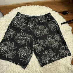 Tommy Hilfiger black and white floral pattern swim trunks XL on tag Smoke free home  In very good condition