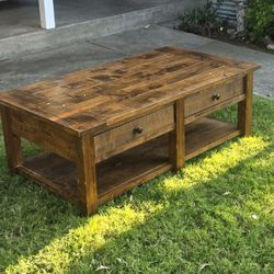✨ Farmhouse Coffee Table ✨