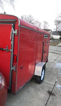 Enclosed utility trailer 6x12