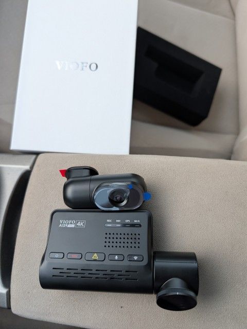 Viofo 4K dashcam (Front + rear)