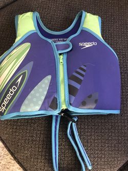 Kids swim vest! Reduced to 10!
