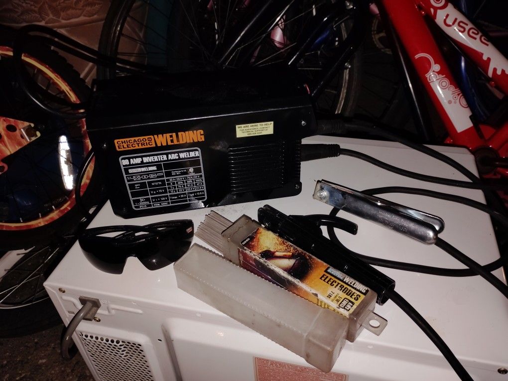 Chicago Electric Welding 80 Amp Inverter Act Welder