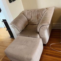 Comfortable Chair W/ Ottoman 