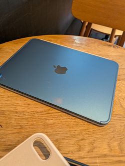 Ipad A16 with apple keyboard 256gb