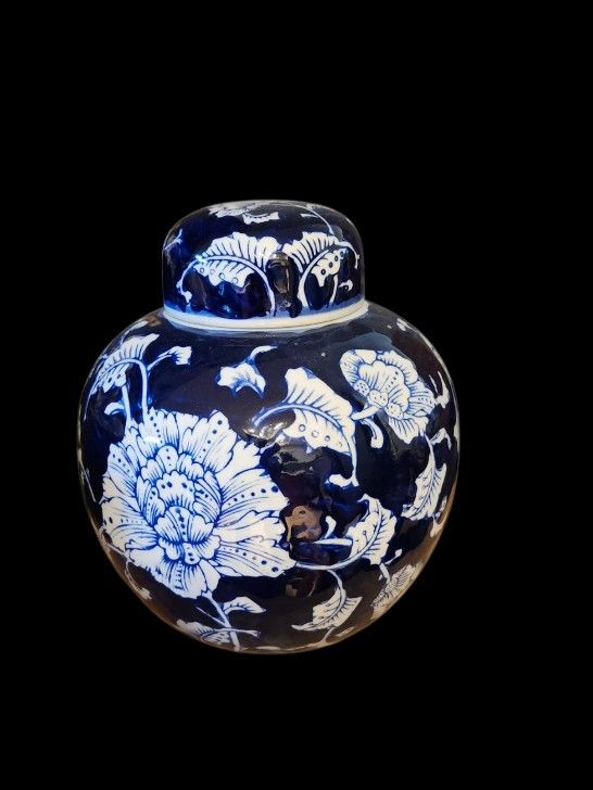 Beautiful Chinoiserie Jar