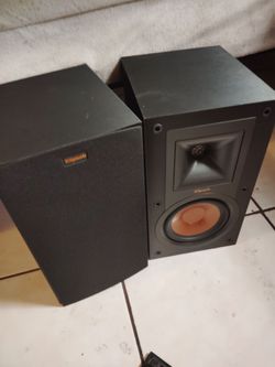 R-15 Klipsch bookshelf speakers