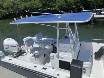Robalo 2120 Boat