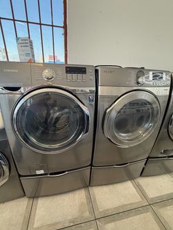 Samsung frontload washer and gas dryer set