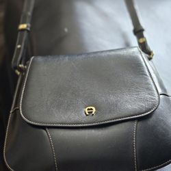 EUROPEAN AIGNER GENUINE BLACK LEATHER HORSESHOE SHAPED LOGO 