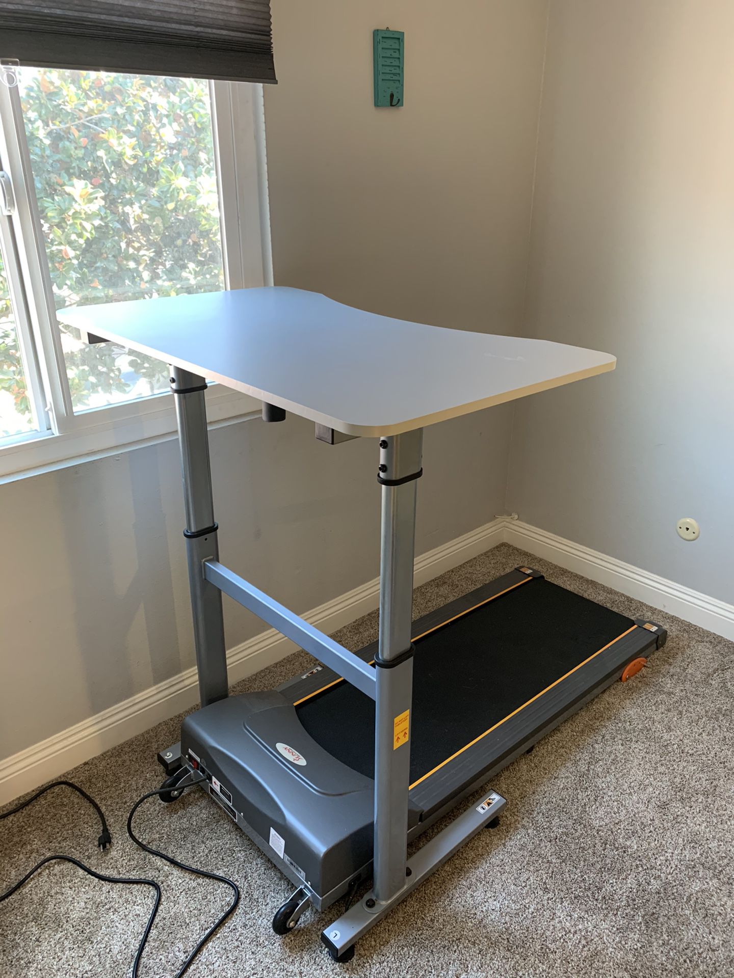 Treadmill desk (like new)