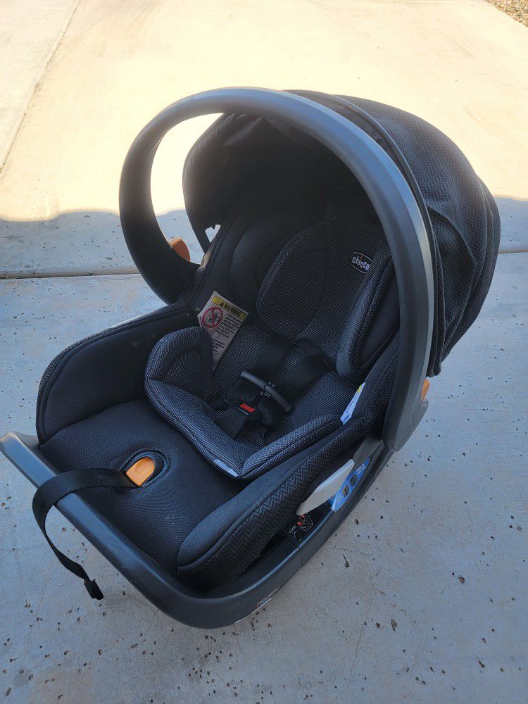 Chicco Fit2 Car Seat And Base 