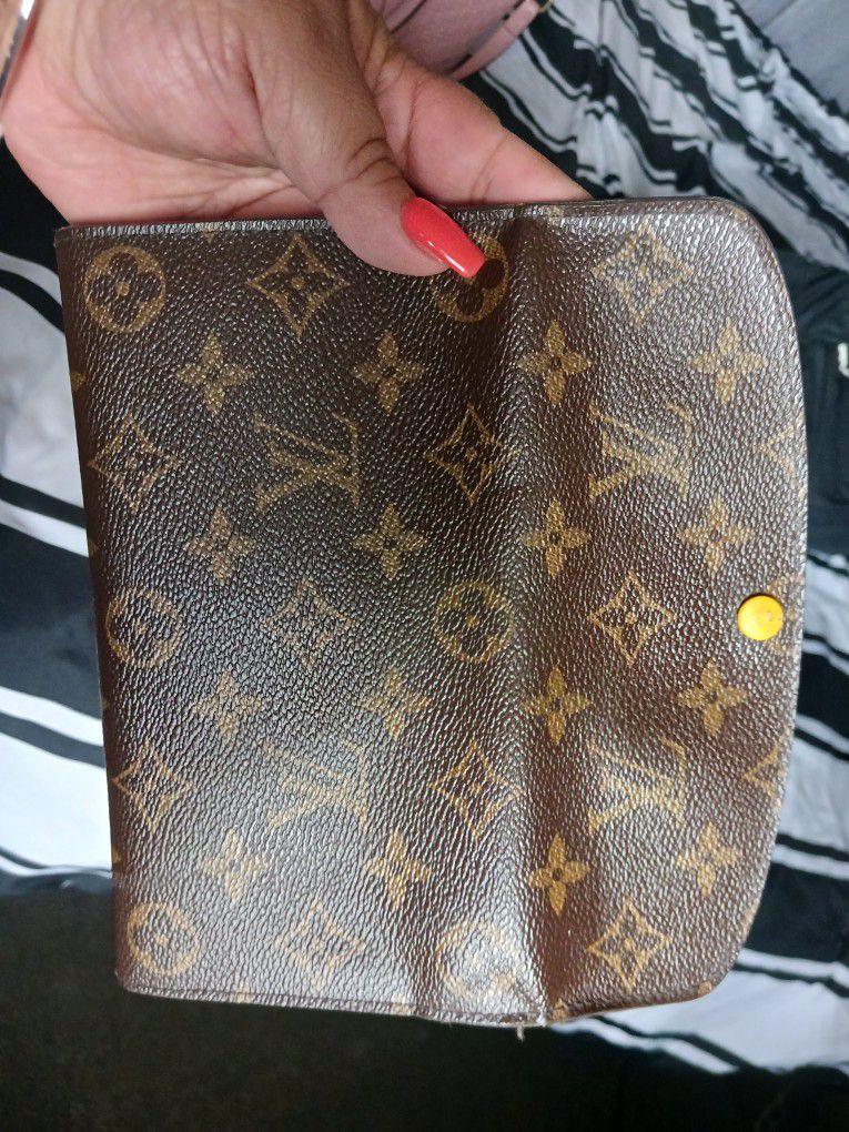 Authentic Louis Vuitton Emilie Wallet for Sale in Bothell, WA - OfferUp