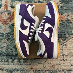 Nike SB Dunk Low - Court Purple Size 11 M