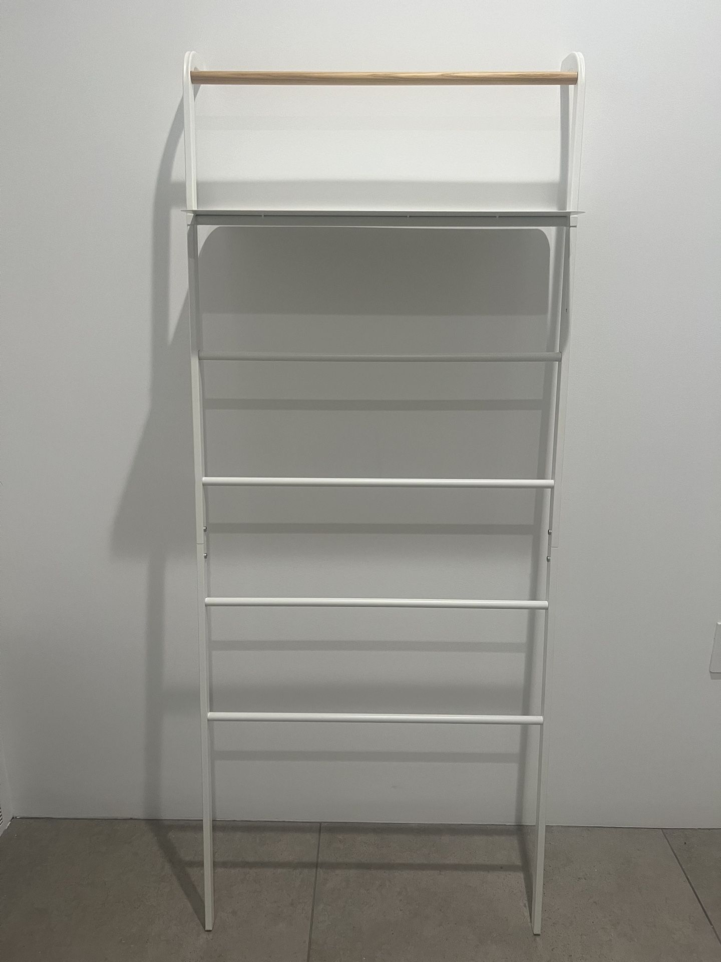 Tower Leaning Storage Ladder (with shelf) by Yamakazi Home