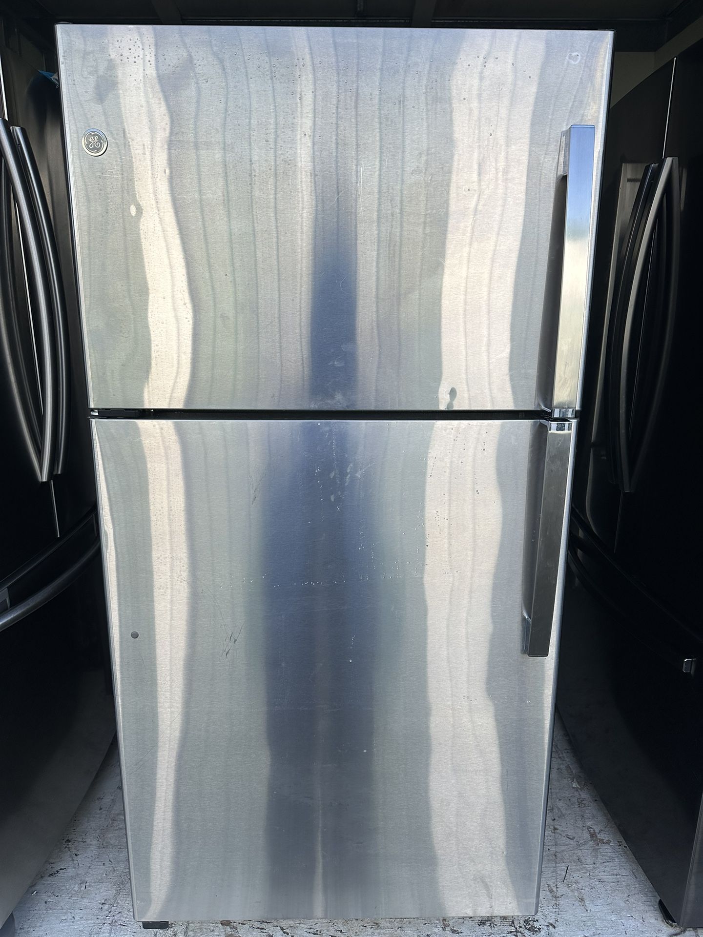 Ge refrigerator With Ice Maker 