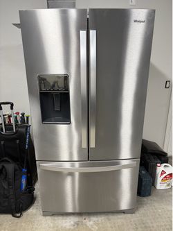 Whirlpool French door refrigerator with bottom freezer – 27 ft.³