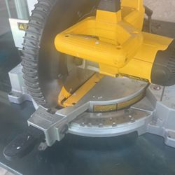 Dewalt Compound Miter Saw 10”