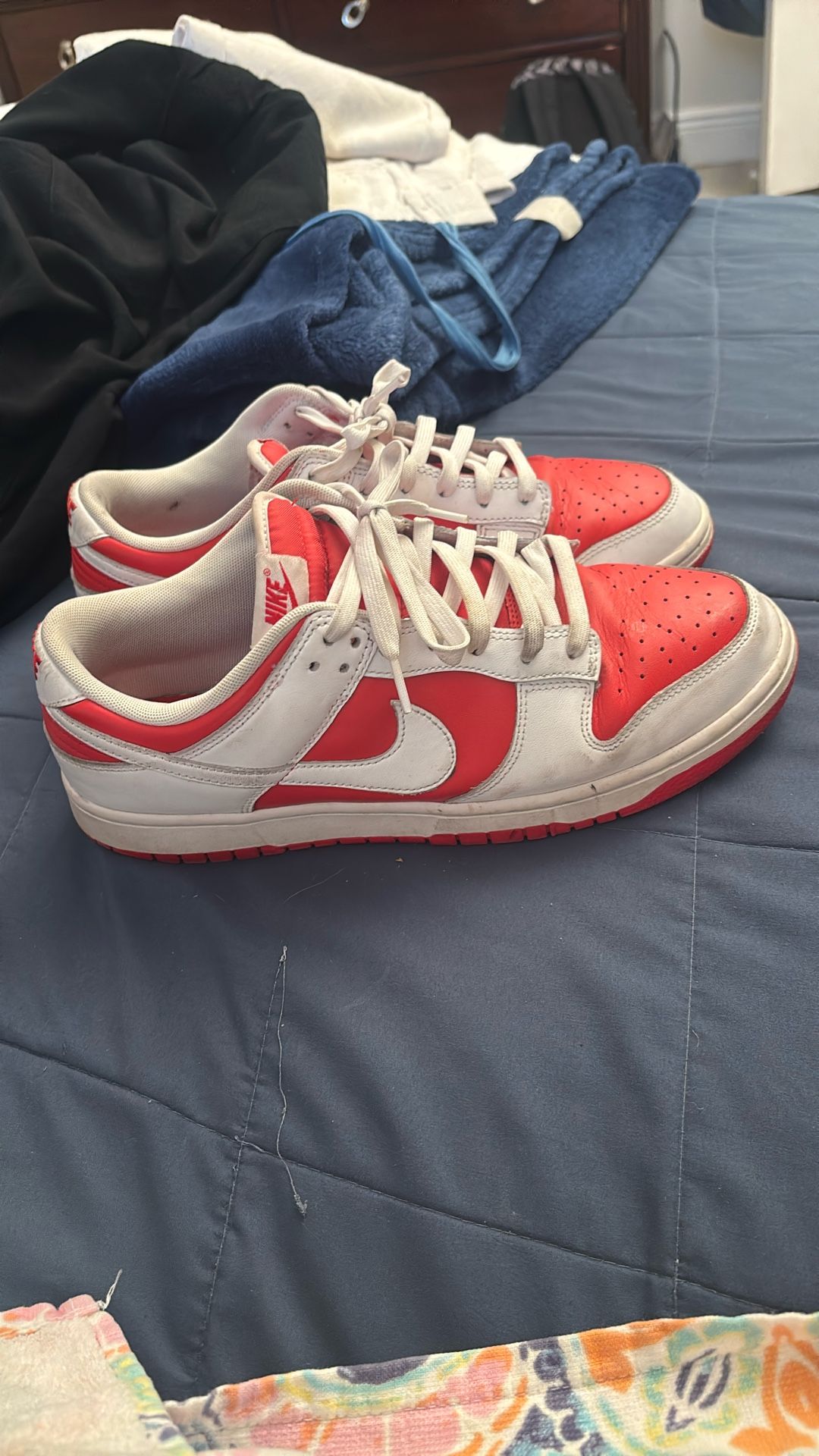 Nike dunk low championship red
