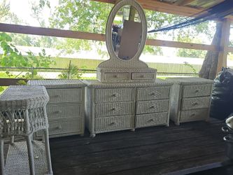 Bedroom dresser and mirror set