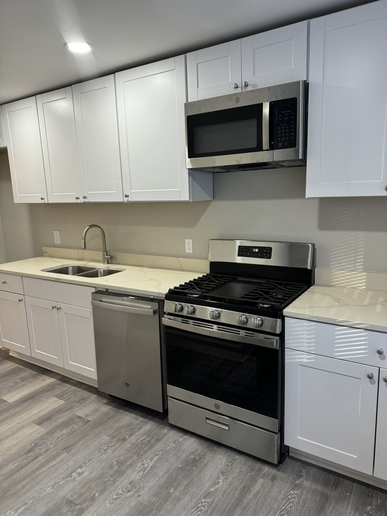 3 Bd 1.5 Bth Townhouse ~ AVAILABLE NOW!