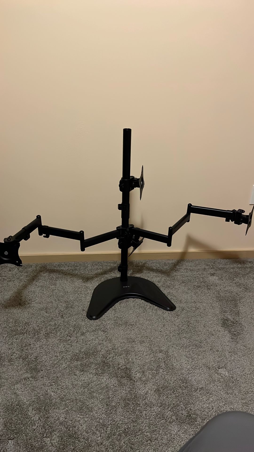 Quad Monitor Stand. Up To 27” Monitors $20