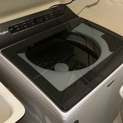 Whirlpool (washing machine), LIKE NEW!!! One owner!