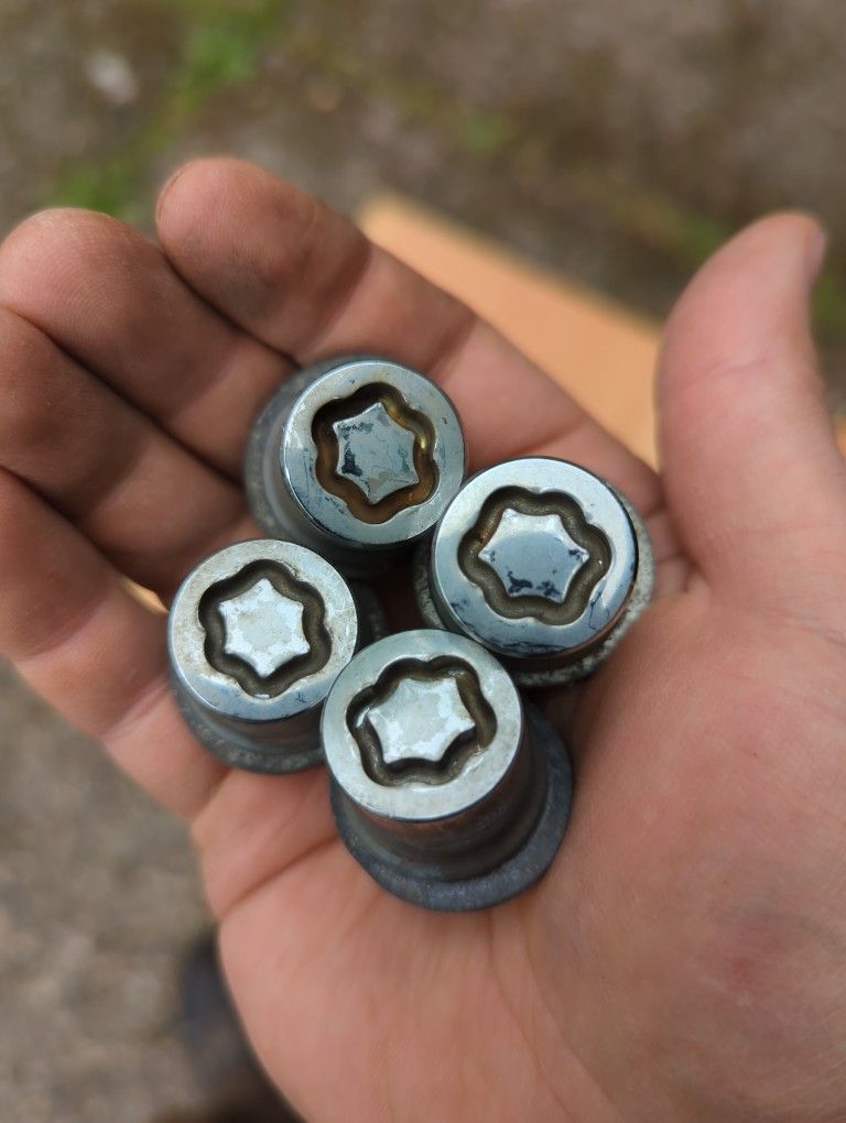 4 Wheel Lock Lug Nuts And Key