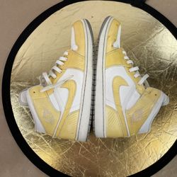 Size 13 Used Shoes Yellow