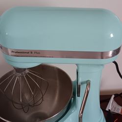 New Kitchenaid Stand Mixer 