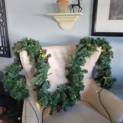 8' Lighted Garland read below