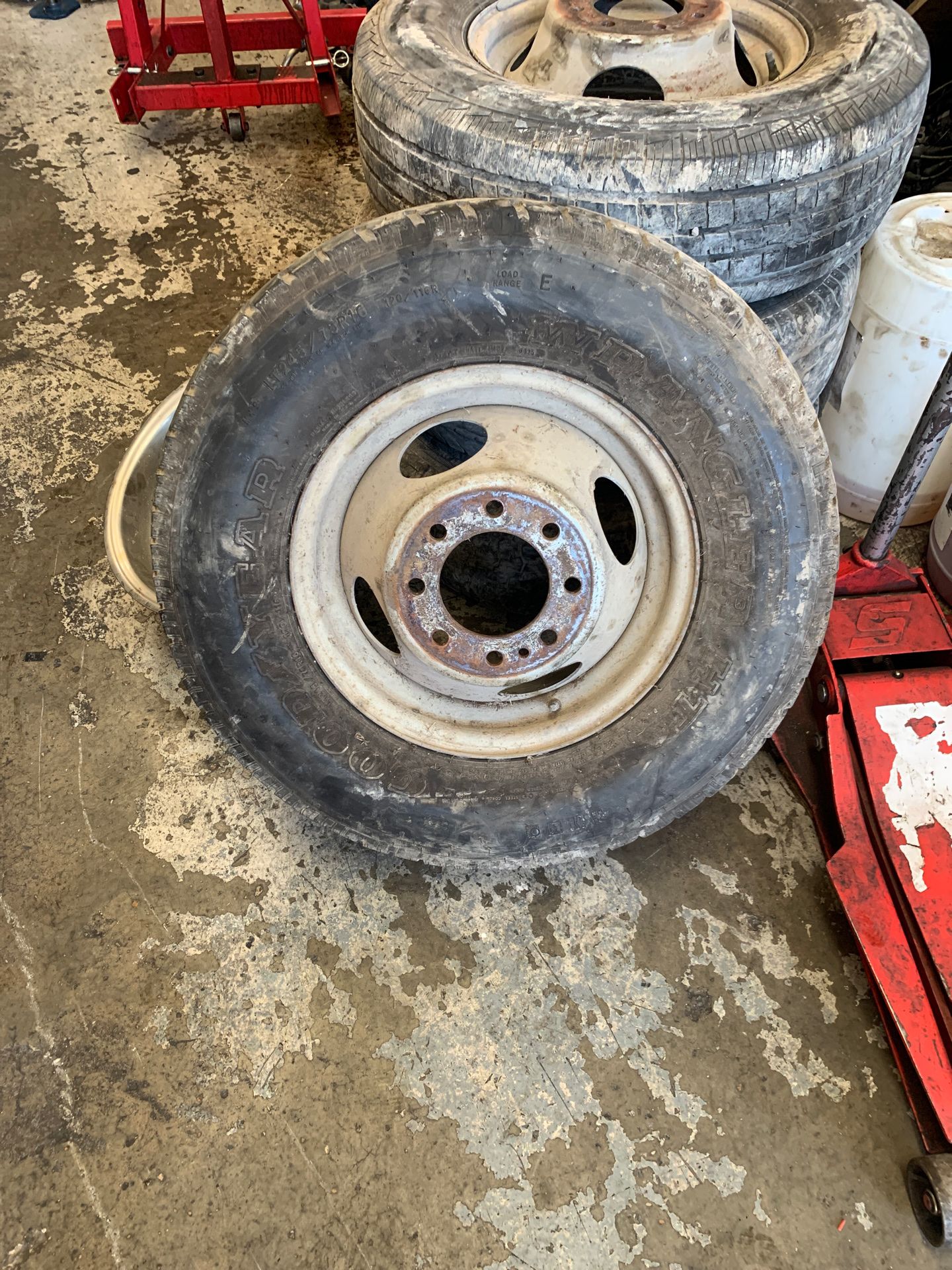 Chevy dually wheels