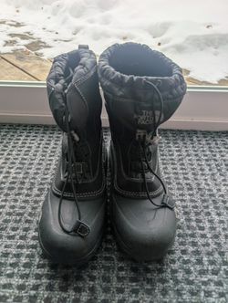 The North Face Boys Snow Boots Size 7