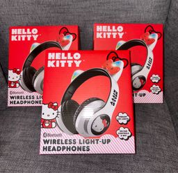 Hello Kitty Bluetooth Wireless Light-Up Headphones Foldable Mic Cat Ears 1 Pack