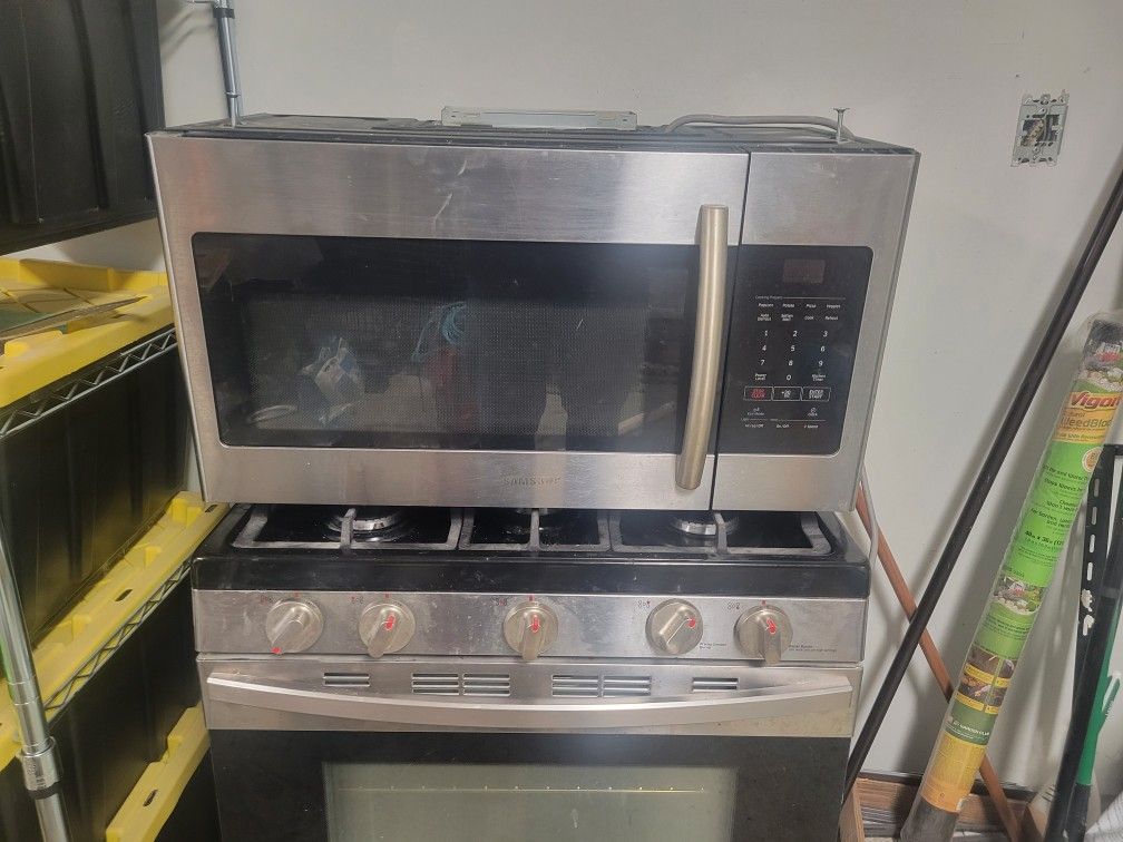 Gas Oven With Matching Microwave 
