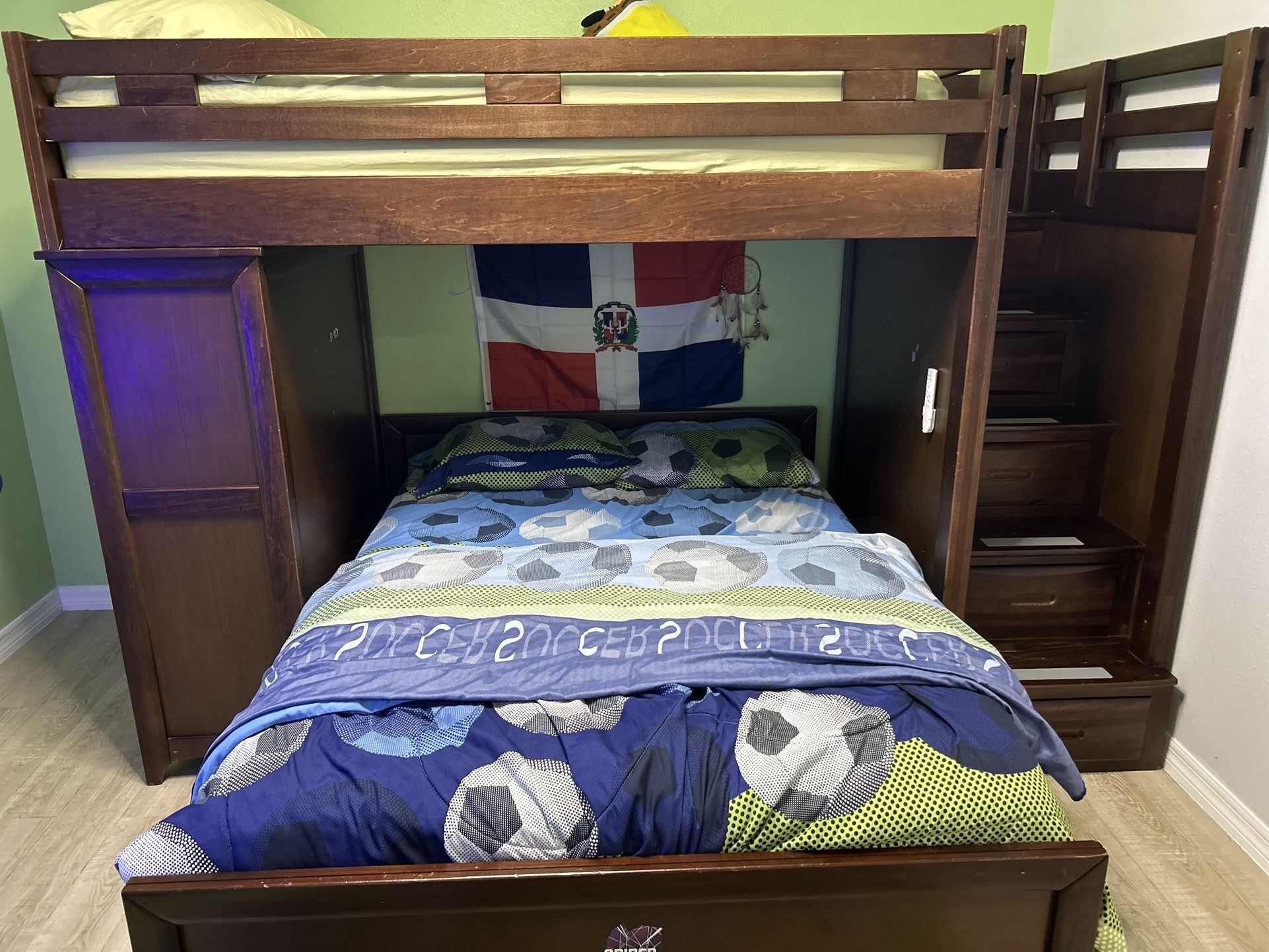 Full Size, Twin Size Bunk Bed