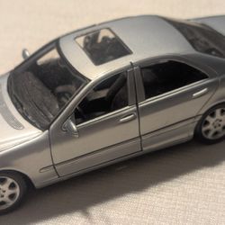 Maisto diecast model, 1998 Mercedes-Benz S-Class Sedan (W220)