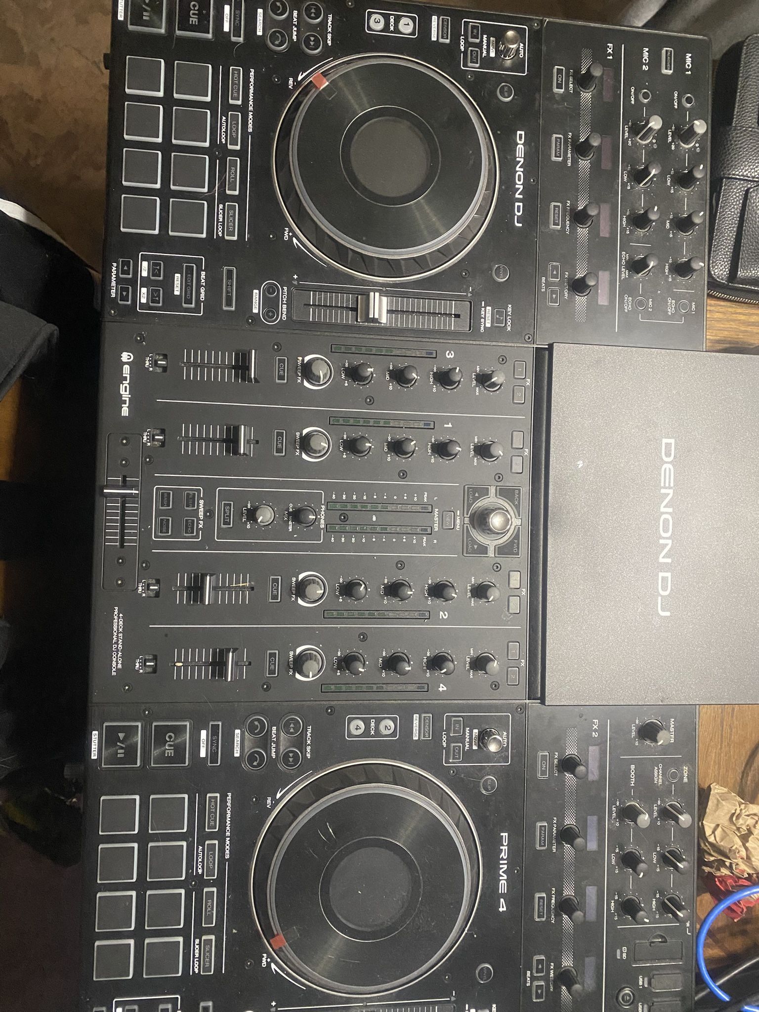 Denon DJ Prime 4 , Two Speakers, Microphone