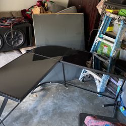 L Table 