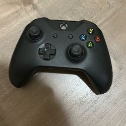 Black Xbox One Controller 