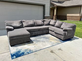 🛋️ Large Gray Sectional Sofa – Clean, Comfortable & Ready for Your Home!