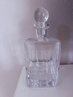 Luxe decanter-like new
