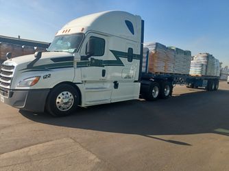 2019 Freightliner Cascadia + Trailer