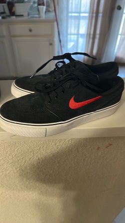 Black nike size 6 youth