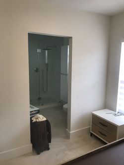 SISTEMA LAGUNA FRAMELESS SLIDING GLASS DOOR ÁCIDO 1/2 POLISH TEMPERED