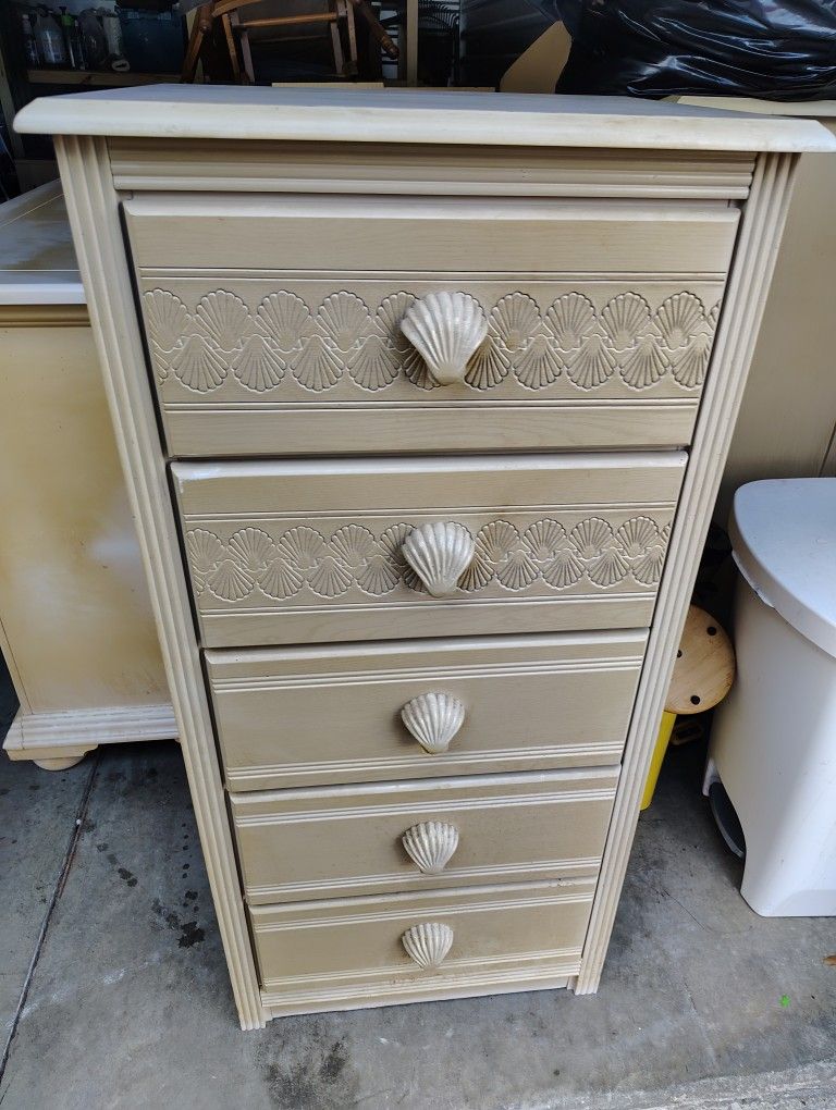 FUNDRAISER - 3-Pc Coastal Seashell Bedroom Set (2 Dressers, 1 Nightstand)
