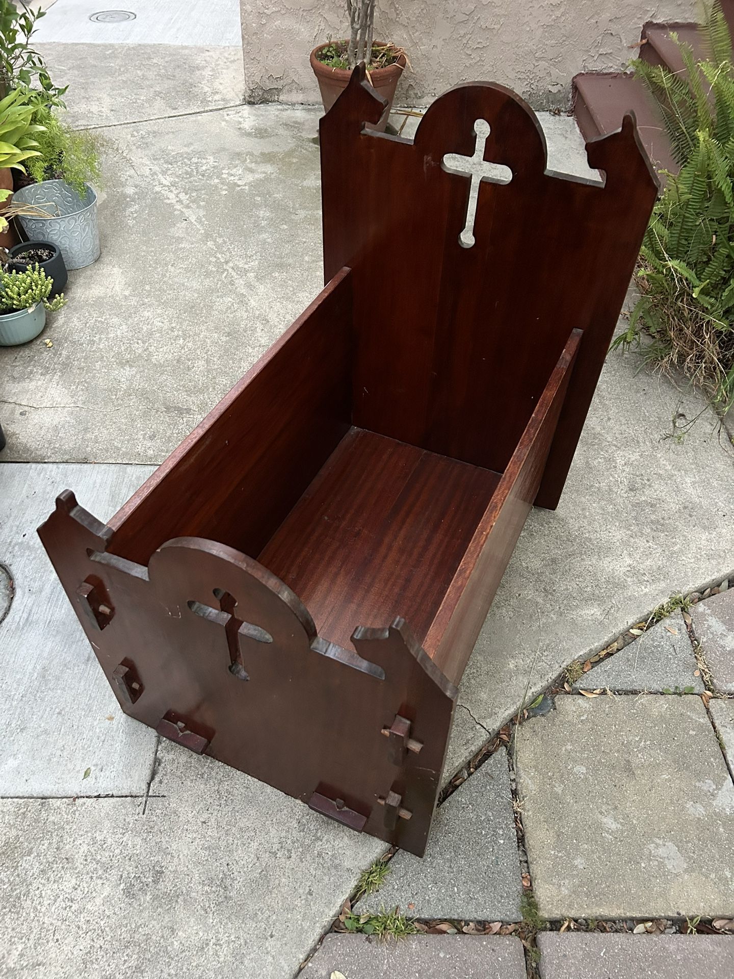 Vintage Wooden Crib That Even Rocks!