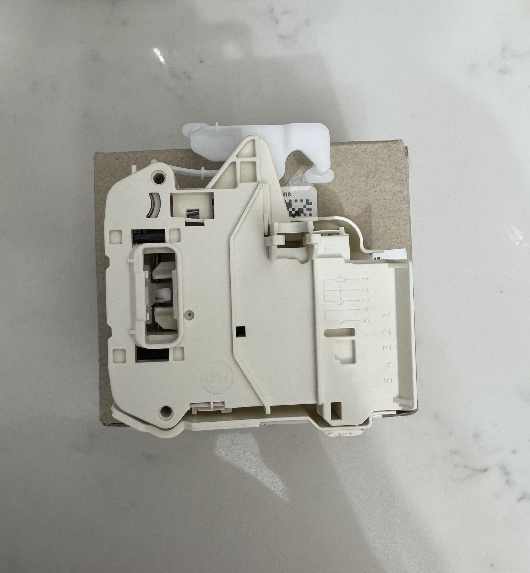 Miele W1 WCX WXR Door latch Sub-assembly