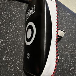 Fairtex Curved Single Muy Thai Pad