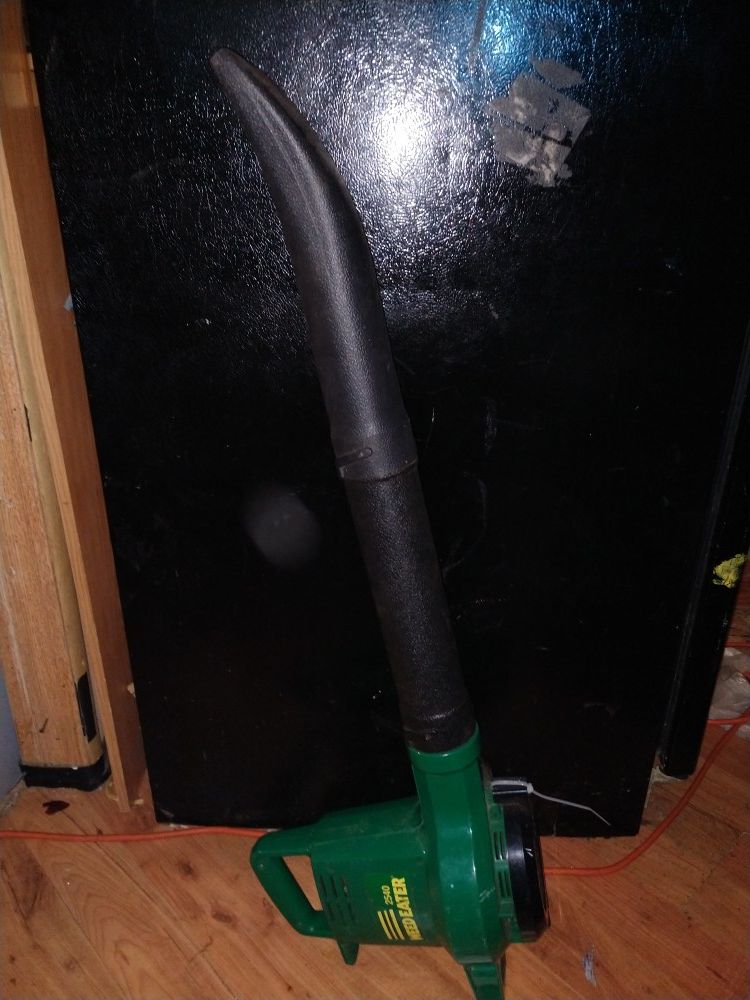 (LEAF BLOWER WORKS GOOD)NEED GONE ASAP