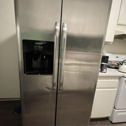 Frigidaire Refrigerator 